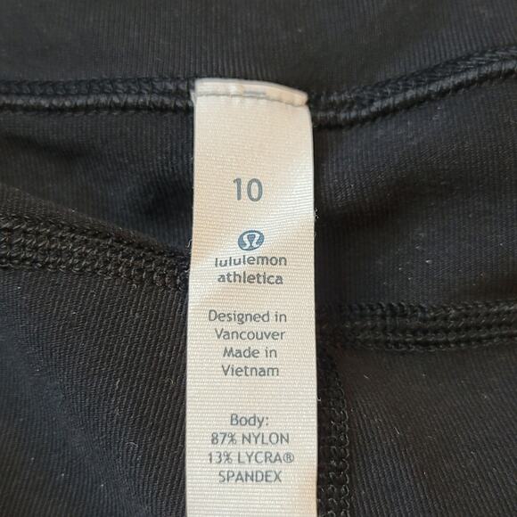 Lululemon- Women's 2 piece bundle- Cropped pants and shorts- size 10 - Picture 10 of 10